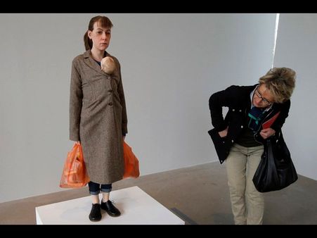 શોપીંગ કરતી મહિલા