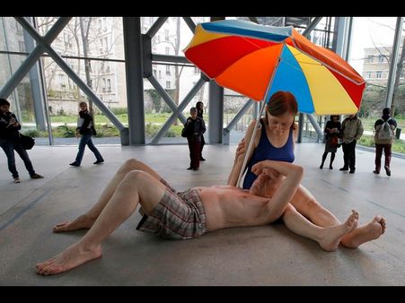 બીચ પર કપલ 