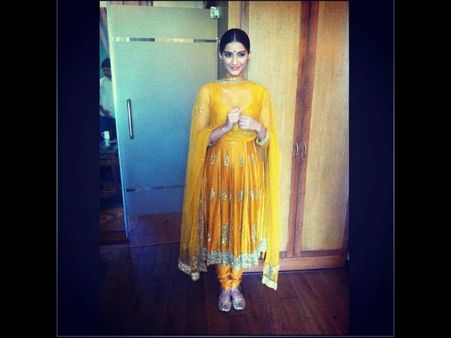 સોનમ છે હીરોઇન સોનમ છે હીરોઇન