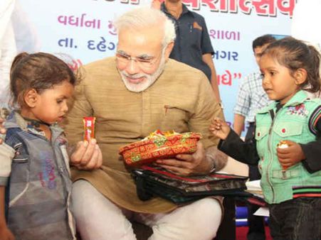 મોદીએ કર્યો શાળા પ્રવેશોત્સવ અને કન્યા શિક્ષણ અભિયાનનો પ્રારંભ