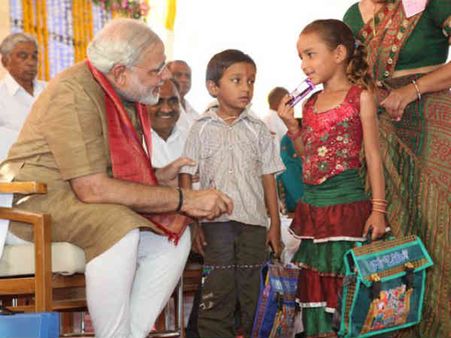 મોદીએ કર્યો શાળા પ્રવેશોત્સવ અને કન્યા શિક્ષણ અભિયાનનો પ્રારંભ