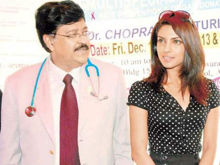 શાહરુખ-કરણે સાંત્વન આપ્યું શાહરુખ-કરણે સાંત્વન આપ્યું