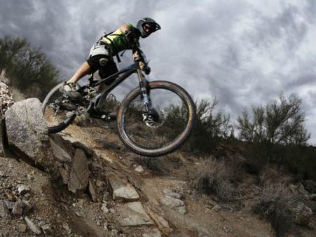 13 - માઉન્ટેઇન બાઇકિંગ