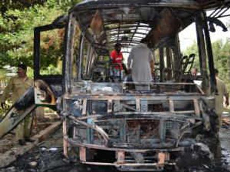 પાક મહિલા યુનિવર્સિટીની બસમાં બ્લાસ્ટ : 11નાં મરણ, 20 ઘાયલ