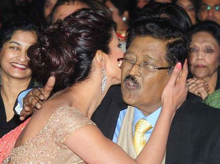 Pics : આ ફાધર્સ ડેએ પપ્પાને મિસ કરશે પ્રિયંકા