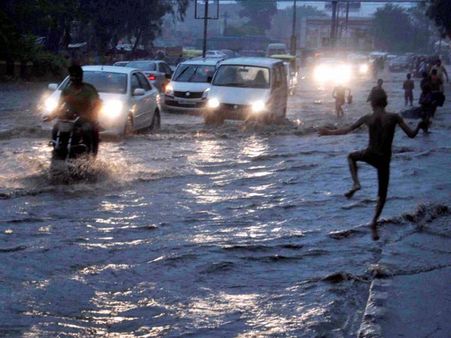 પાણીમાં ગરકાવ