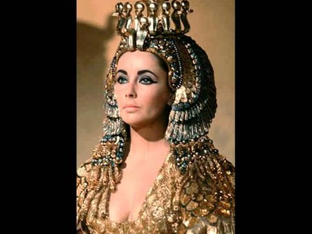 સુંદર દેખાવા માટે ગધેડીના દૂધથી સ્નાન કરતી હતી મિસ્ત્રની મહારાણી