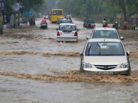 યમુનાએ ફરી ડરાવ્યા, દિલ્હી પર પણ પૂરનો ખતરો