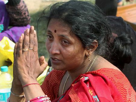 ઉત્તરાખંડની આપવિતી: 250 રૂપિયામાં પરાઠા, 200 રૂપિયામાં પાણી ખરીદ્યું