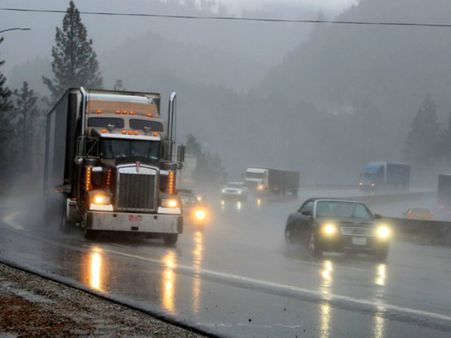 મોટા વાહનોથી યોગ્ય અંતર