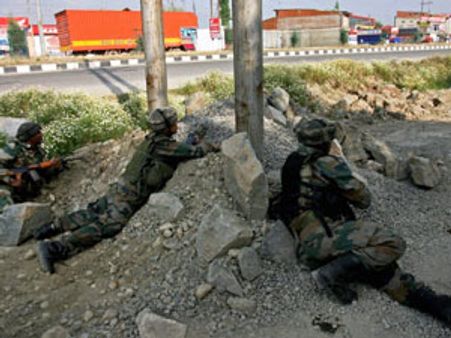 પીએમની મુલાકાત પૂર્વે શ્રીનગરમાં સેના પર આતંકી હુમલો