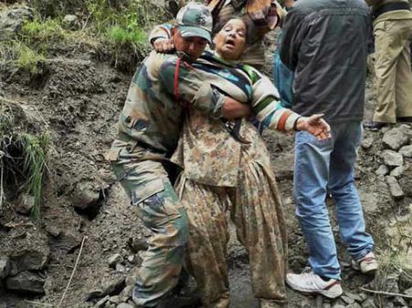 BSFના જવાનોની મદદ