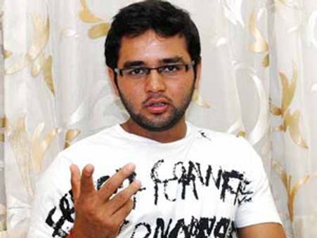 'પાર્થિવ પટેલ નથી બની રહ્યો પટાવાળો'