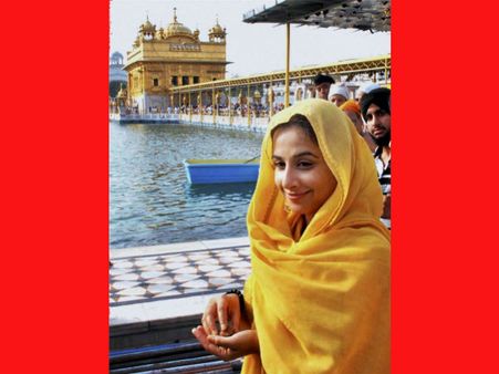 ઘનચક્કર માટે સુવર્ણ મંદિરમાં અરદાસ કરતાં વિદ્યા