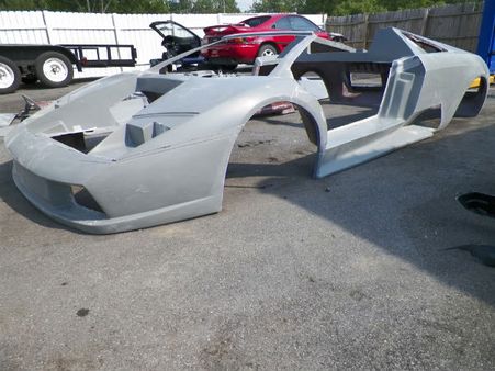 માત્ર બોડી બનાવીને આપે છે માત્ર બોડી બનાવીને આપે છે