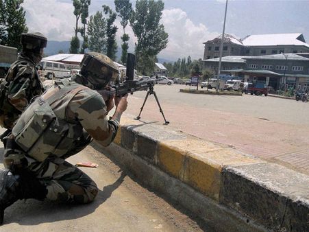 કુલગામમાં મિલિટન્ટ સાથે અથડામણ