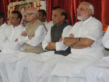 એકમંચ પર જોવા મળ્યા અડવાણી-રાજનાથ-મોદી