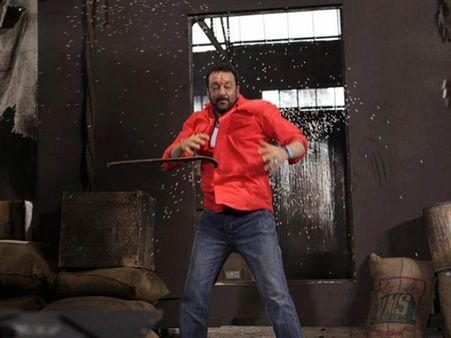 અર્થહીન એક્શન