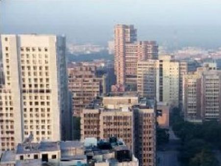 દિલ્હીમાં બહુમાળી બિલ્ડિંગ ધરાશય, 1નું મોત