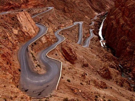 વિશ્વના કેટલાક આશ્ચર્યજનક રસ્તાઓ