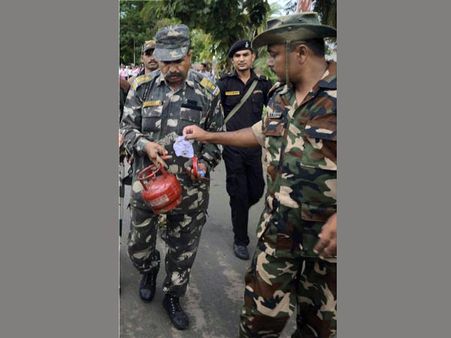 બોમ્બને કરાયો નિષ્ક્રિય બોમ્બને કરાયો નિષ્ક્રિય