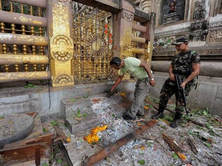 સુરક્ષા કર્મી દ્વારા સ્થળ નિરિક્ષણ સુરક્ષા કર્મી દ્વારા સ્થળ નિરિક્ષણ