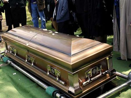 મૃત જન્મેલી બાળકી થઇ જીવીત