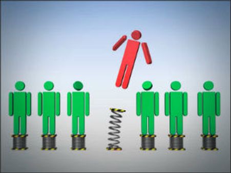 રૂપિયો નબળો પડતા ભારતીય કંપનીઓ જોબ કટના માર્ગે