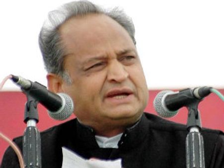 રોબર્ટ વાઢેરાએ જમીન ખરીદી તો શું ગુનો કર્યો: અશોક ગેહલોત