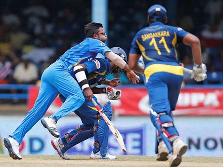 રૈના અને થિરિમાને અથડાયા