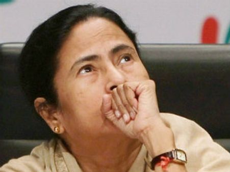 UPA સરકાર દેશ વેચી રહી છે, પૈસા પાર્ટી ફંડમાં જમા થાય છે : મમતા