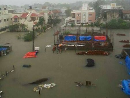 ભુજમાં ભારે વરસાદના કારણે વાહન વ્યવહાર પ્રભાવિત