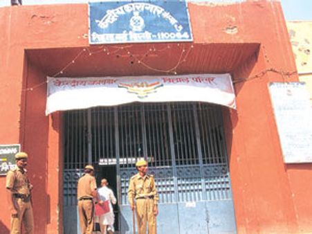 તિહારમાં હિન્દુ કેદીઓ પણ રાખી રહ્યાં છે રમજાનના રોજા