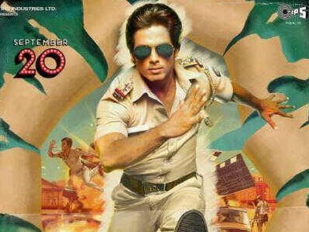 Pics : શું પોસ્ટર ફાડીને સાચે જ નિકળશે હીરો?