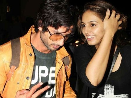 હું સિગલ જ છું : હુમા સાથે રોમાંસને અફવા ગણાવતાં શાહિદ