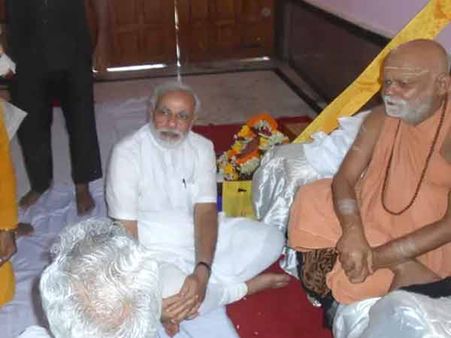 શંકરાચાર્યની મોદીને સલાહ, 'દેશના વિકાસ માટે કામ કરે'