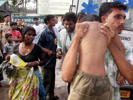 ઝેર બન્યું મધ્યાહન ભોજન: 20ના મોત, બિહારમાં વિરોધ પ્રદર્શન