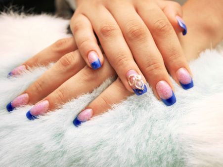 લાંબા અને સામાન્ય વળેલા નખ 