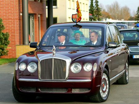 લંડનના મહારાણી એલિજાબેથની સવારી