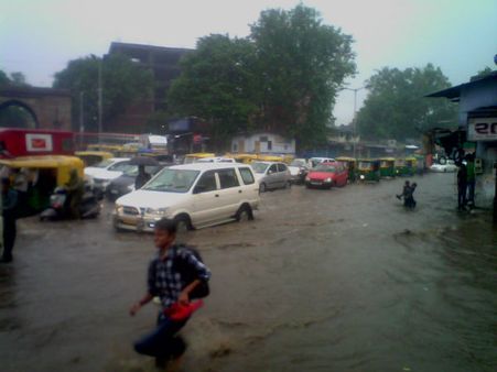 શાળામાં વરસાદના કારણે રજા આપી દેવામાં આવી 