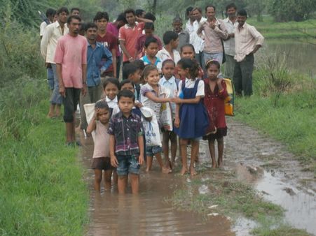 જનજીવન ખોરવાયુ