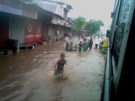 ખતરનાક સપાટી પર વહી રહી છે આ નદીઓ