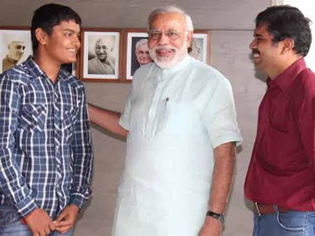 નરેન્દ્ર મોદી પોતાના આ અંદાજથી જ અન્ય નેતાઓથી પડે છે જુદા!