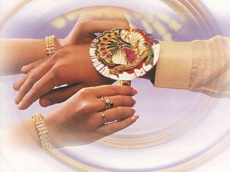 સાચી તસવીર : રેશમના તાંતણે બંધાતો ‘સેક્યુલરિઝ્મ’નો તાર