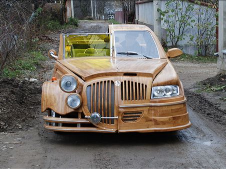 ટૂ ફેસ્ટ વૂડન કાર