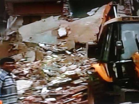 અમદાવાદમાં ત્રણ માળની ઇમારત ધરાશાઇ, પાંચના મોત