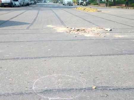 સ્ટંટ કરી રહેલા બાઇકર્સ પર પોલીસનું ફાયરિંગ, એકનું મોત