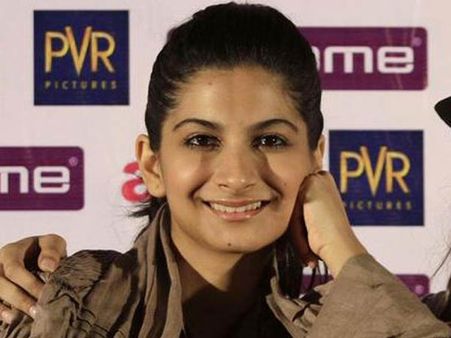 રિયા બન્યાં દિગ્દર્શક