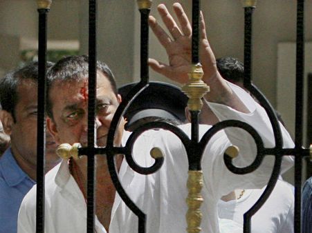 14 દિવસના પેરોલ પર છૂટ્યો સંજય દત્ત