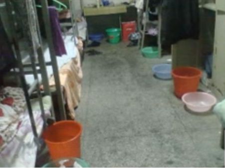 ફેક્ટરીમાં ઉંઘેલો કર્મચારી